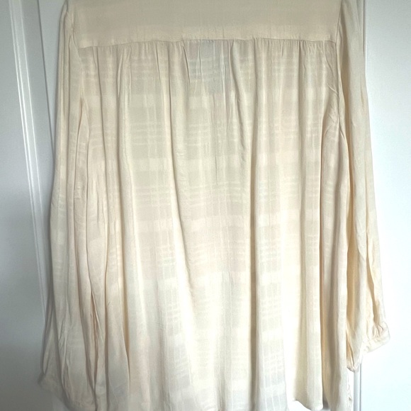 Old Navy Plus size XL Ivory color long sleeve blouse w tassel tie - Picture 2 of 12